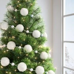 6' Christmas Pom Pom And Bead Garland White - Wondershop™